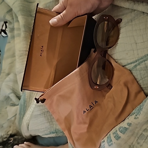 NWOT Alaïa Round Cat Eye Sunglasses - Picture 7 of 7